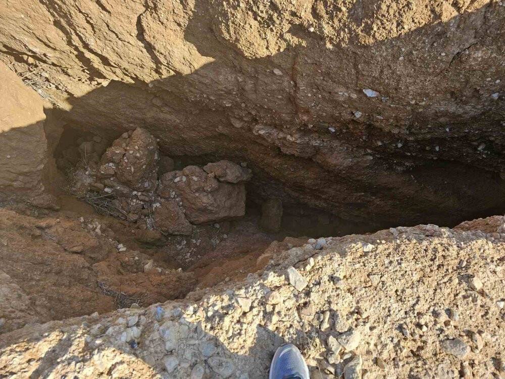 Konya'da sel sularını yer yarığı yuttu