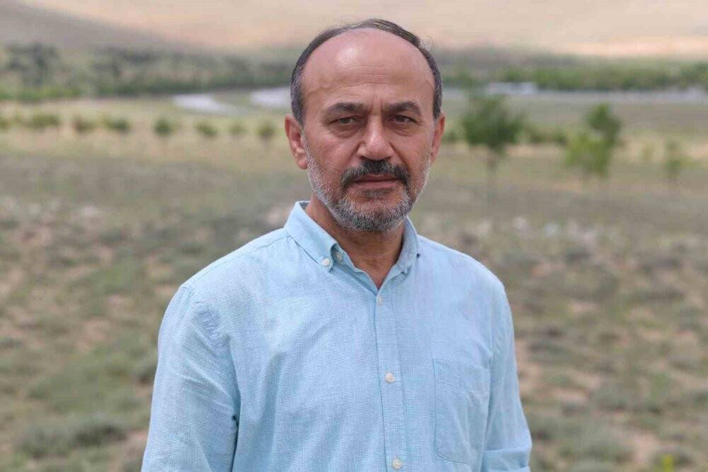 Konya'da sel sularını yer yarığı yuttu