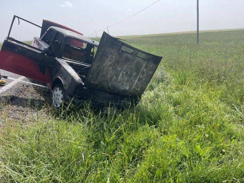 Kulu'da seyir halindeki otomobil alev alev yandı