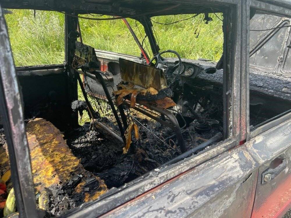 Kulu'da seyir halindeki otomobil alev alev yandı