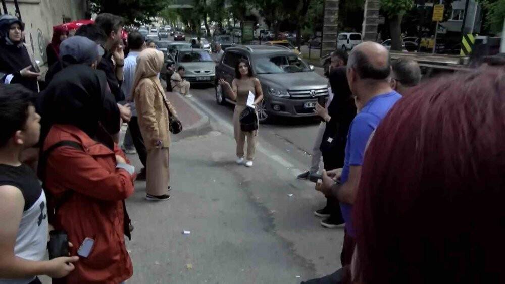 Sınava geç kaldı, gözyaşlarını tutamadı
