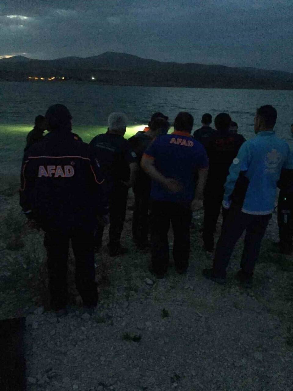 Çocuğunu kurtarmak isterken hayatını kaybeden baba toprağa verildi