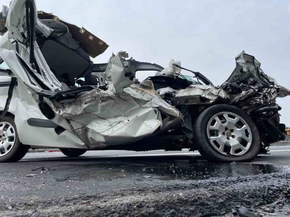 Dinlenme tesisine girmek isterken faciayı yaşadılar: 1’i ağır 3 yaralı