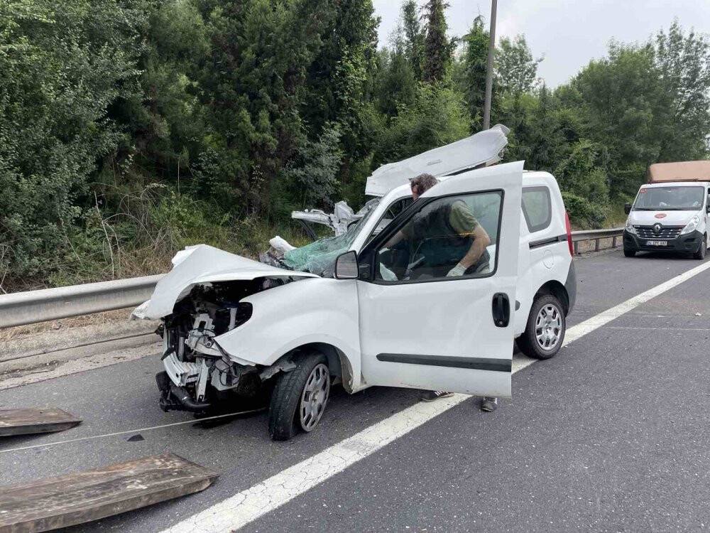 Dinlenme tesisine girmek isterken faciayı yaşadılar: 1’i ağır 3 yaralı
