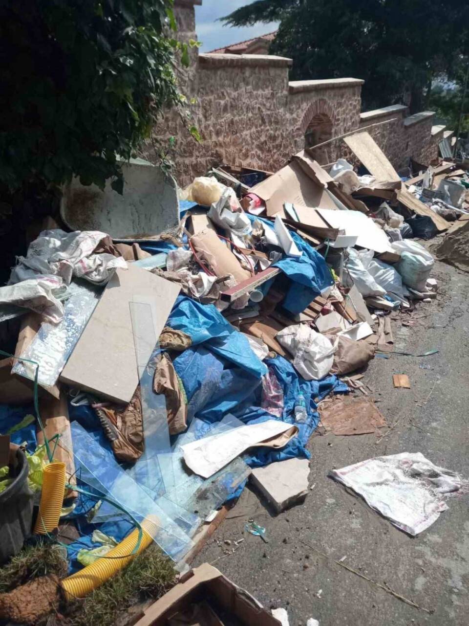 İBB, Büyükada’daki 100 yıllık Arnavut kaldırımlarının üstünü betonla kapattı