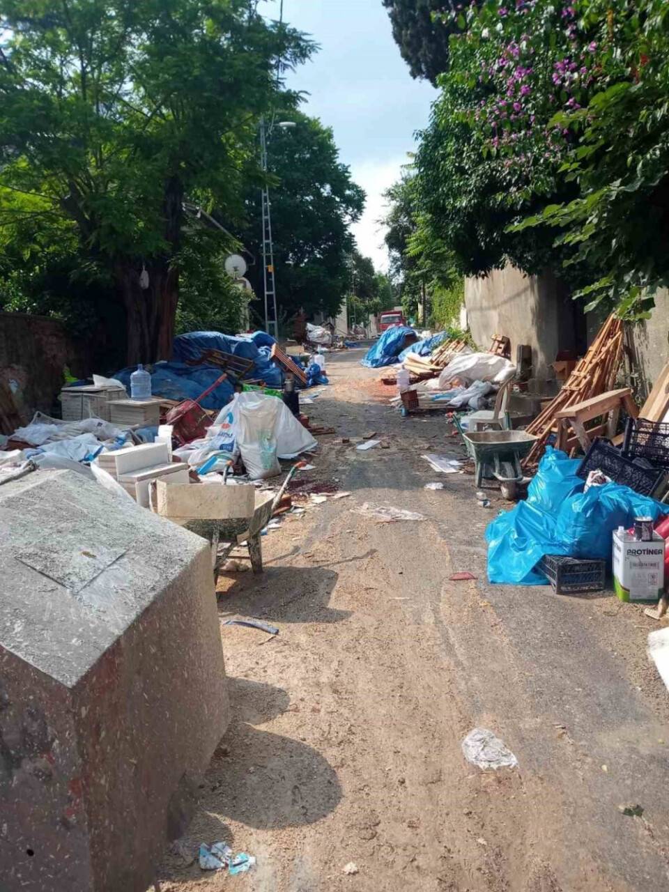 İBB, Büyükada’daki 100 yıllık Arnavut kaldırımlarının üstünü betonla kapattı