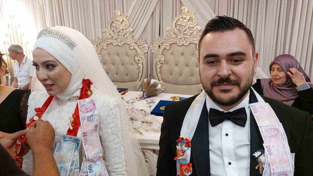 Karaciğer nakli olan dayısını gelinliğiyle hastanede ziyaret etti