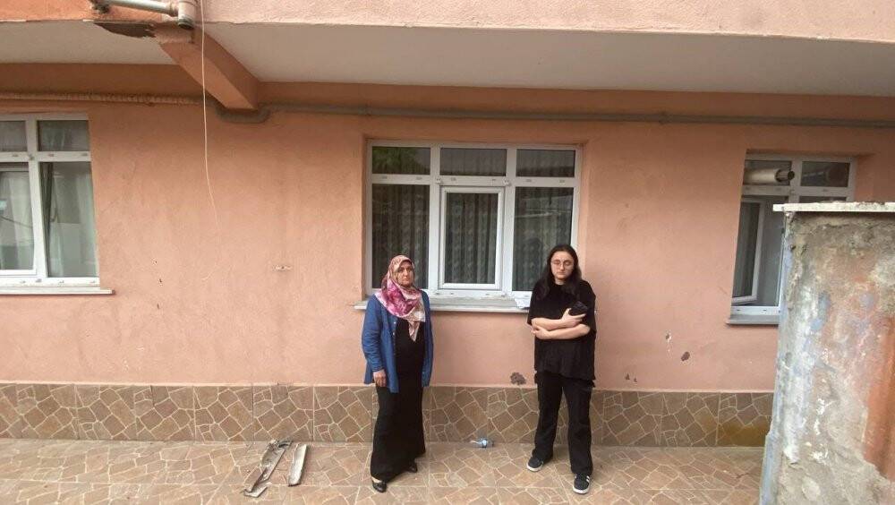 Anne kız memlekete gitmişti, eve geldiklerinde hayrete düştüler: "İnsanlık dışı"