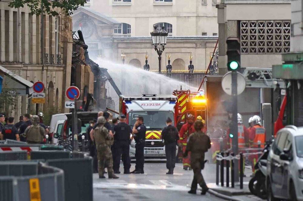 Paris’teki patlamada 7’si ağır 16 kişi yaralandı