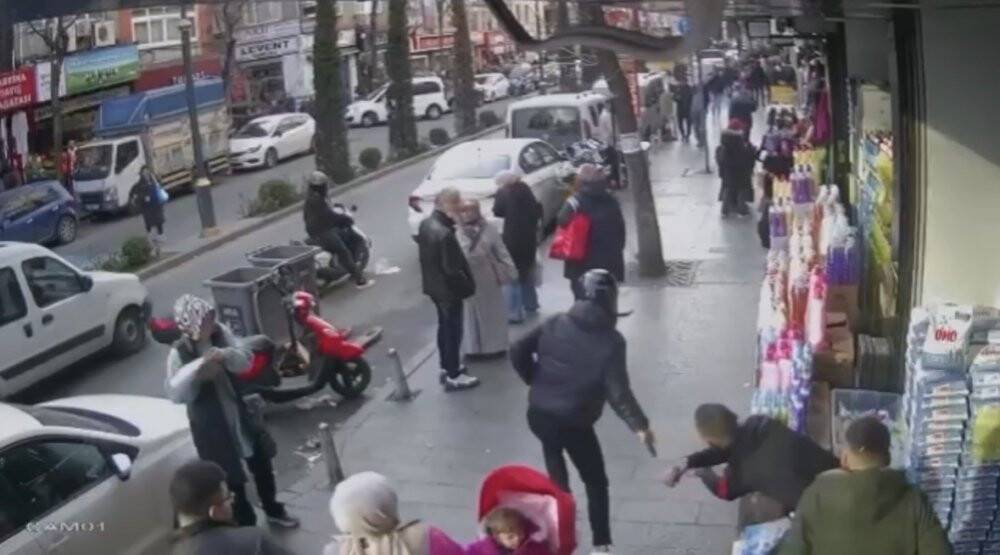 Silahlı saldırı kamerada: Yanlış adamı vurmuş
