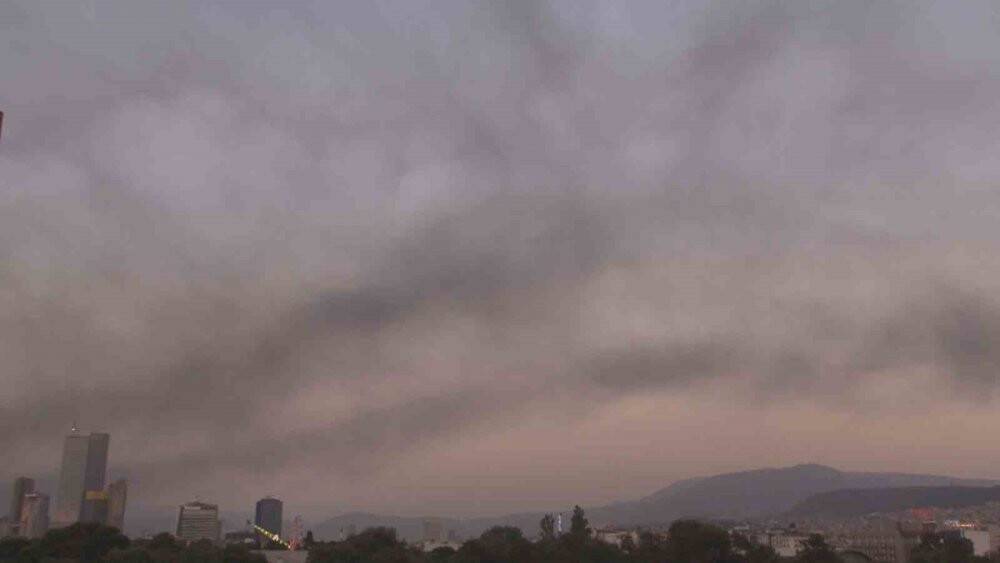 Manisa’daki yangının kara dumanları İzmir’i kapladı