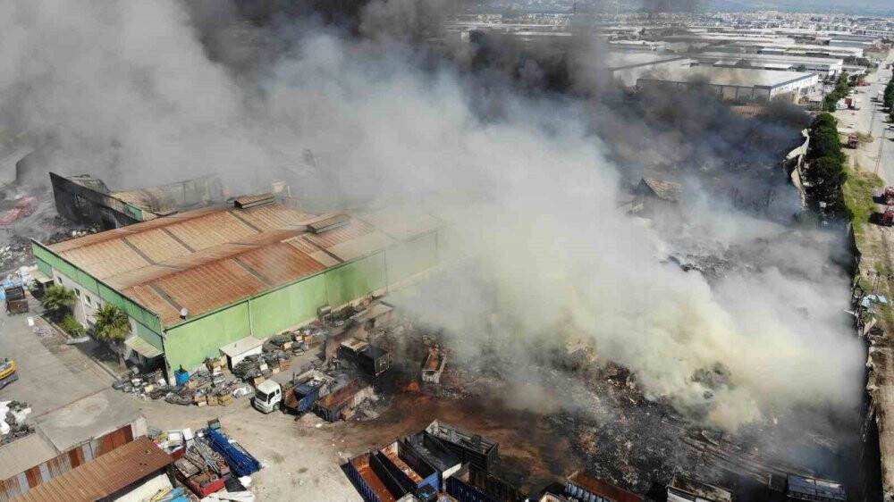 Manisa’daki fabrika yangını 19 saat sonra kontrol altına alındı