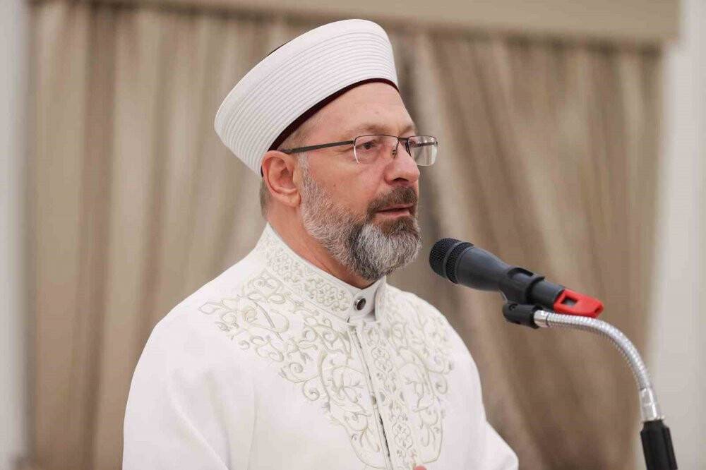 Diyanet İşleri Başkanı Erbaş: “Hacdaki güzel hatıralarınızı evlatlarınıza, çocuklarınıza intikal ettirin”