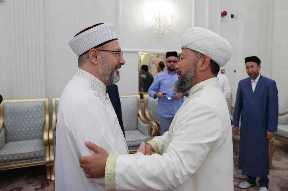 Diyanet İşleri Başkanı Erbaş: “Hacdaki güzel hatıralarınızı evlatlarınıza, çocuklarınıza intikal ettirin”