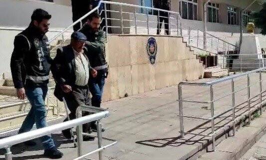 Konya'da çökertilen çetenin 82 yaşındaki lideri, bastonuyla adliyeye sevk edildi