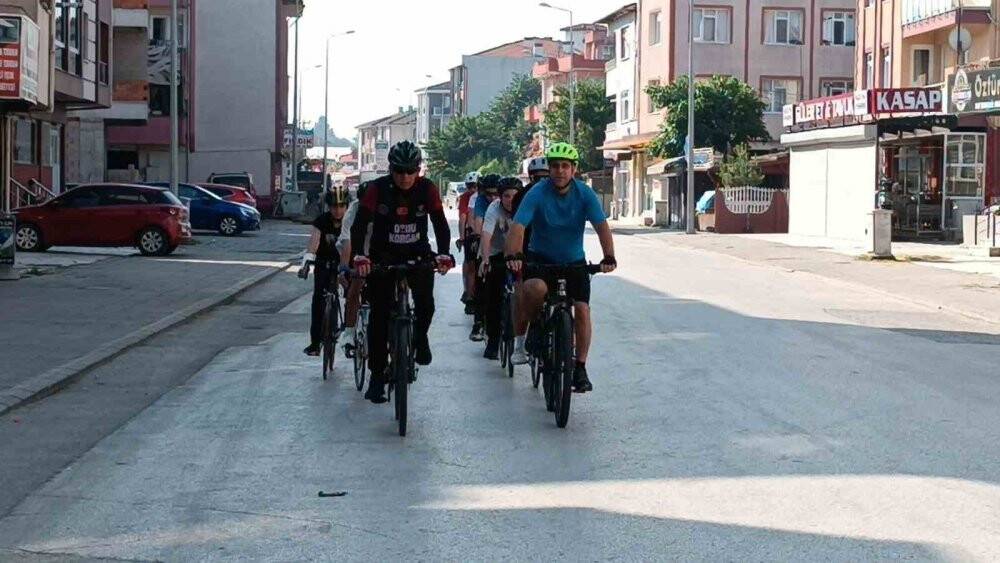 Bisikletiyle Türkiye’yi dolaşıyor