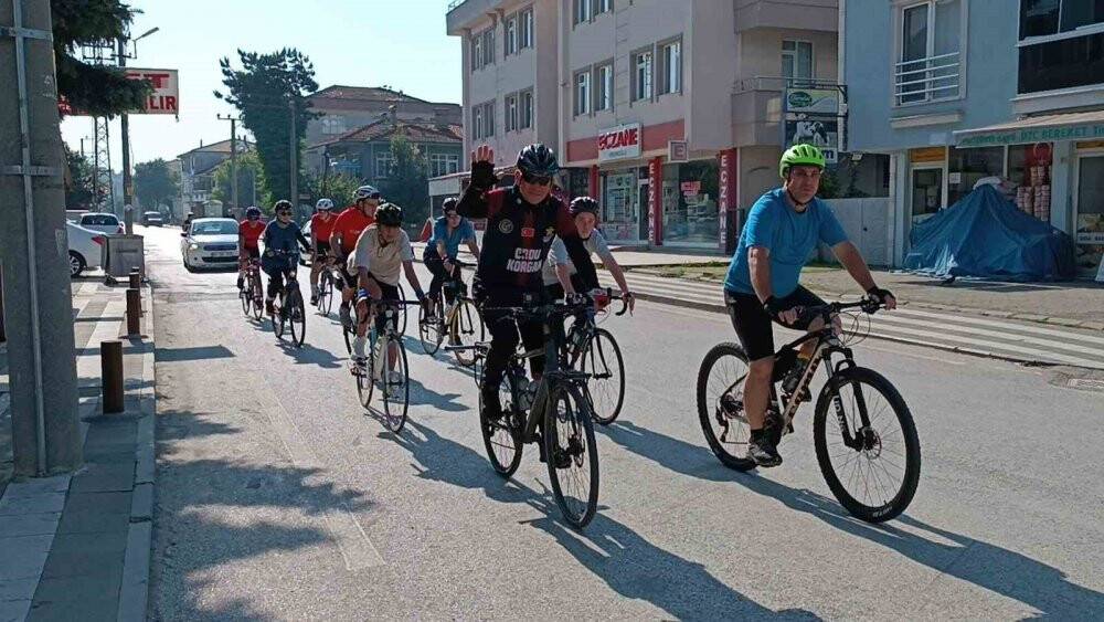Bisikletiyle Türkiye’yi dolaşıyor