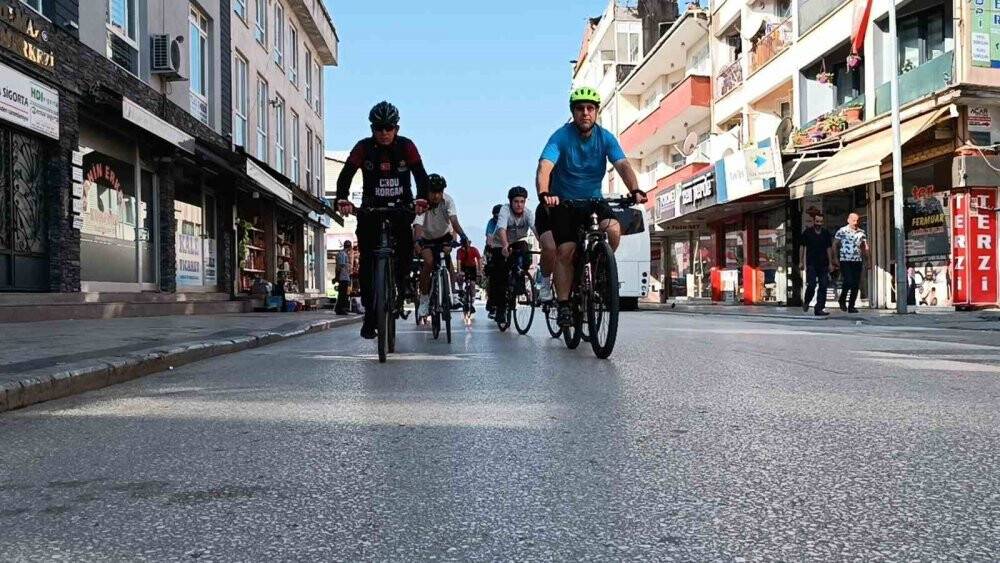 Bisikletiyle Türkiye’yi dolaşıyor