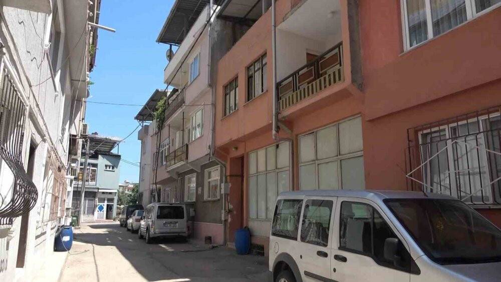 Sahte jandarma, "Adınız hırsızlığa karıştı" deyip servetini çaldı