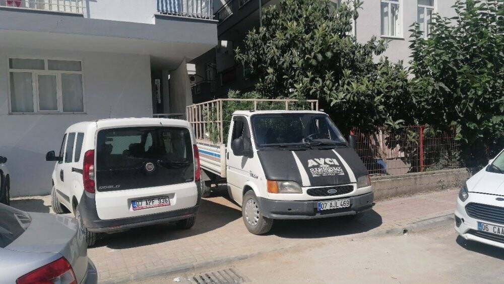 Karşılıklı kiraladıkları dairede, uyuşturucu laboratuvarı kurmuşlar