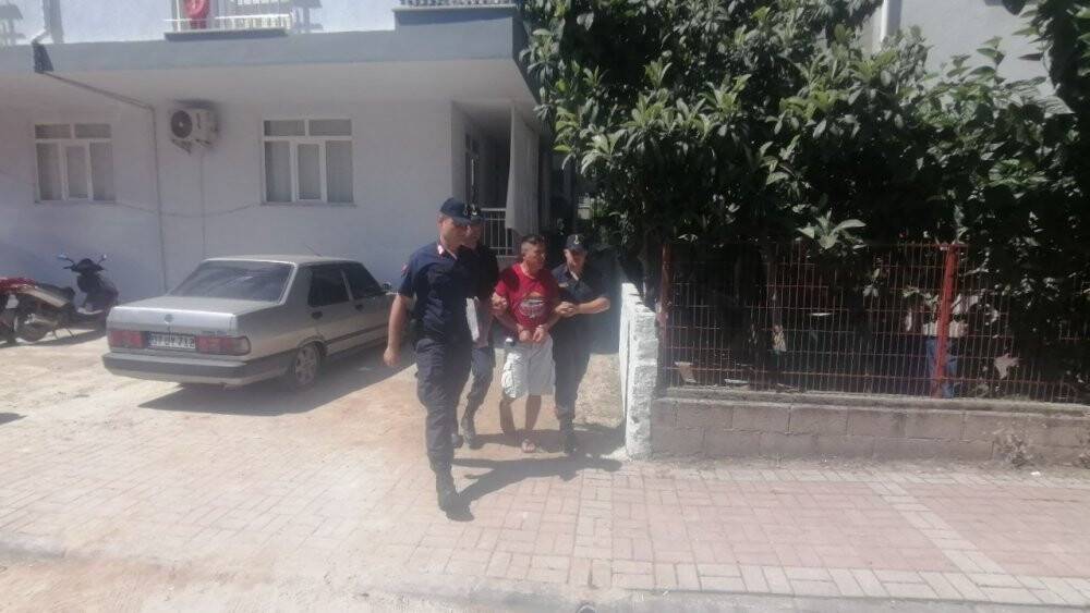 Karşılıklı kiraladıkları dairede, uyuşturucu laboratuvarı kurmuşlar