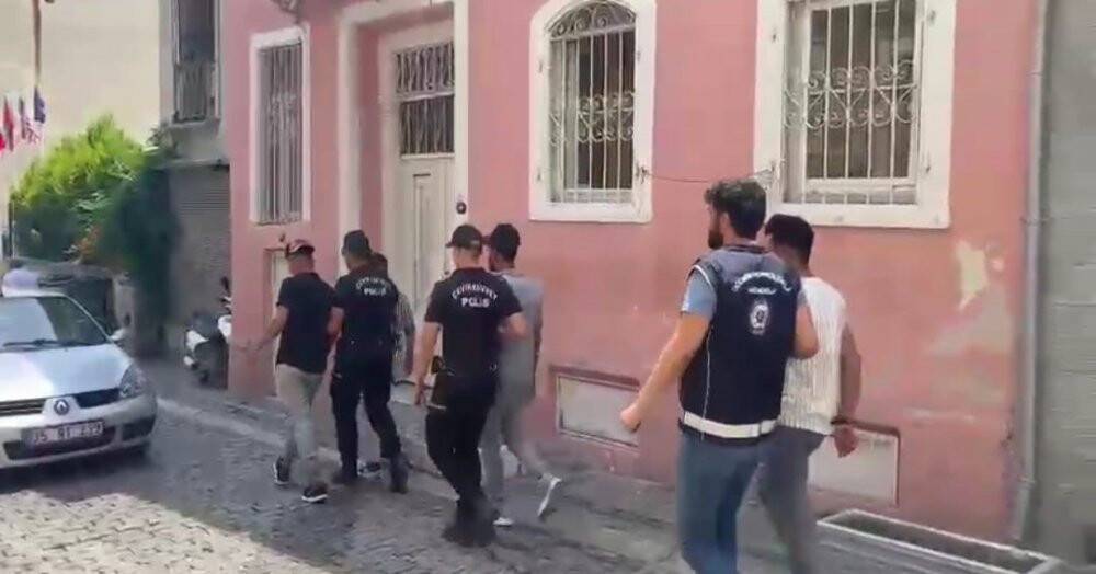 İzmir'de düzensiz göçmen operasyonu: 109 kişi yakalandı