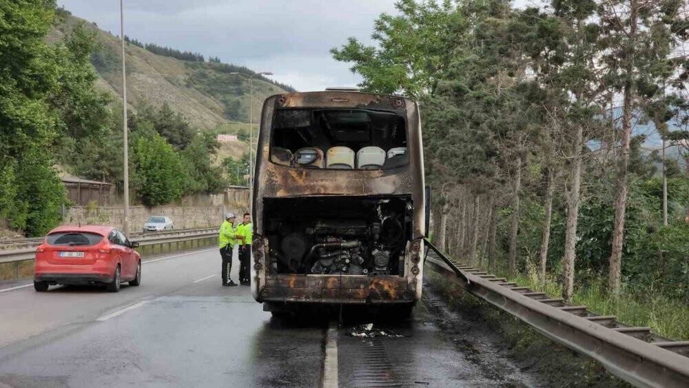 Yolcu otobüsü alev topuna döndü