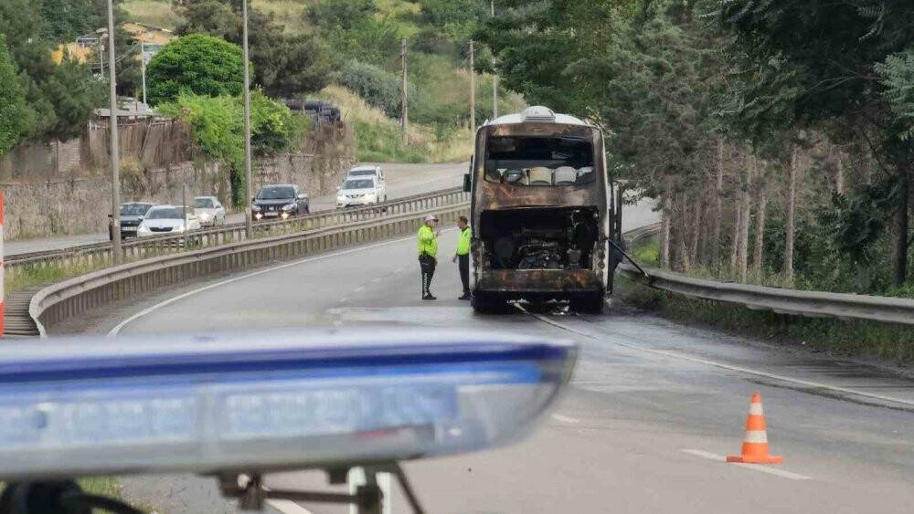 Yolcu otobüsü alev topuna döndü