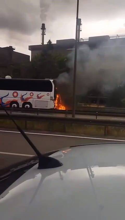 Yolcu otobüsü alev topuna döndü
