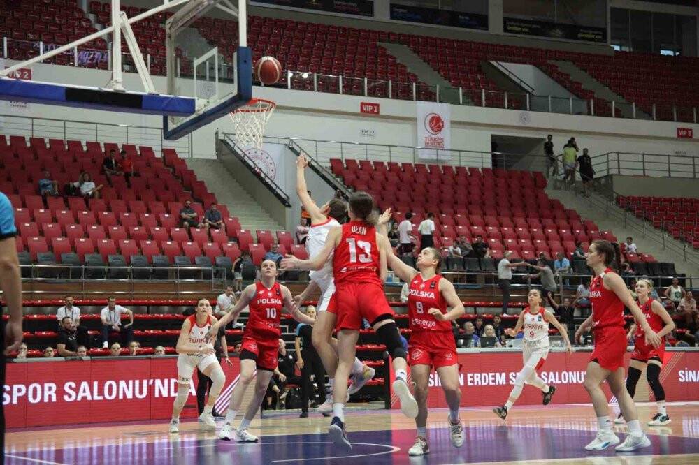 18 Yaş Altı Kız Basketbol Milli Takımı, Avrupa Şampiyonası’na galibiyetle başladı