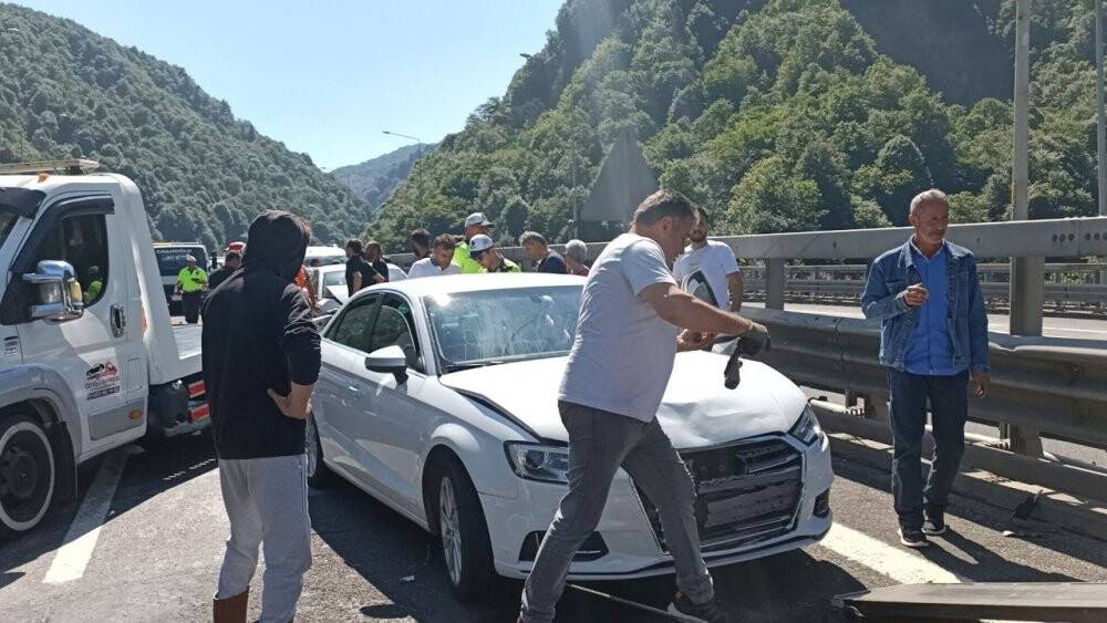 Bayram dönüş yolunda,18 araç birbirine girdi