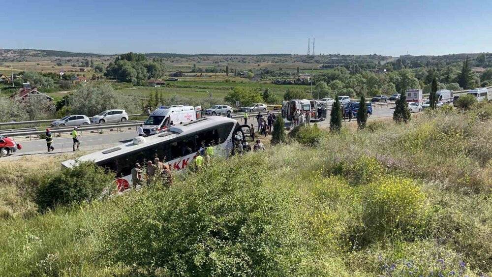 Eskişehir’de otobüs yoldan çıktı:35 yaralı