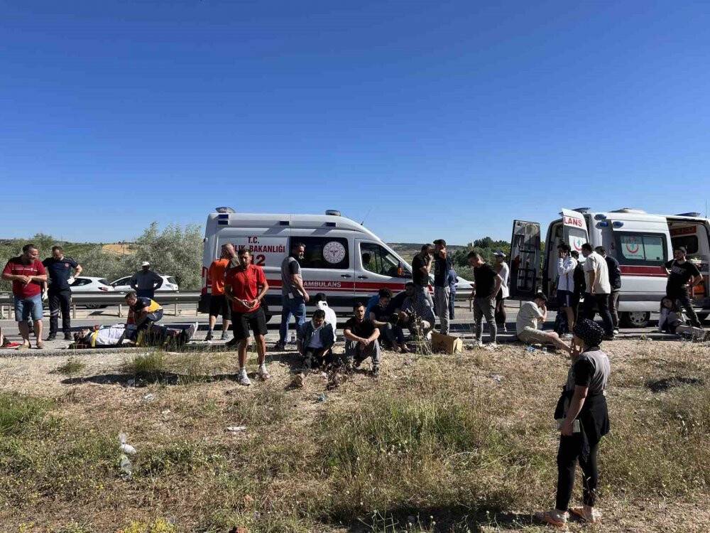 Eskişehir’de otobüs yoldan çıktı:35 yaralı