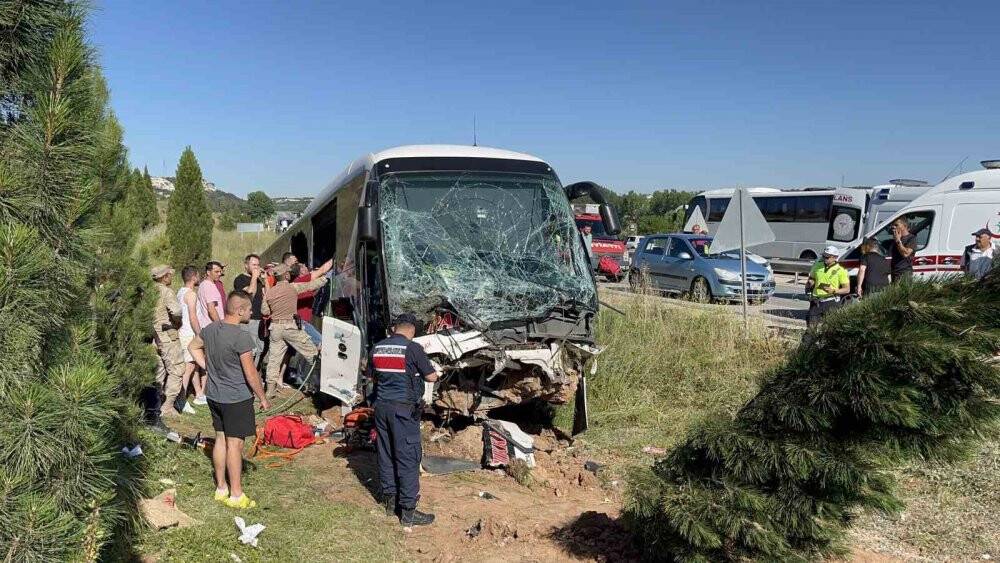 Eskişehir’de otobüs yoldan çıktı:35 yaralı