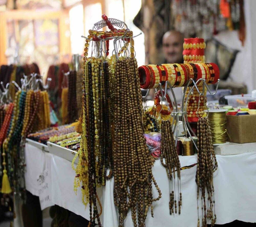 Konya'daki Tespihçiler Kahvesi'nde hem sohbet hem de ticaret var