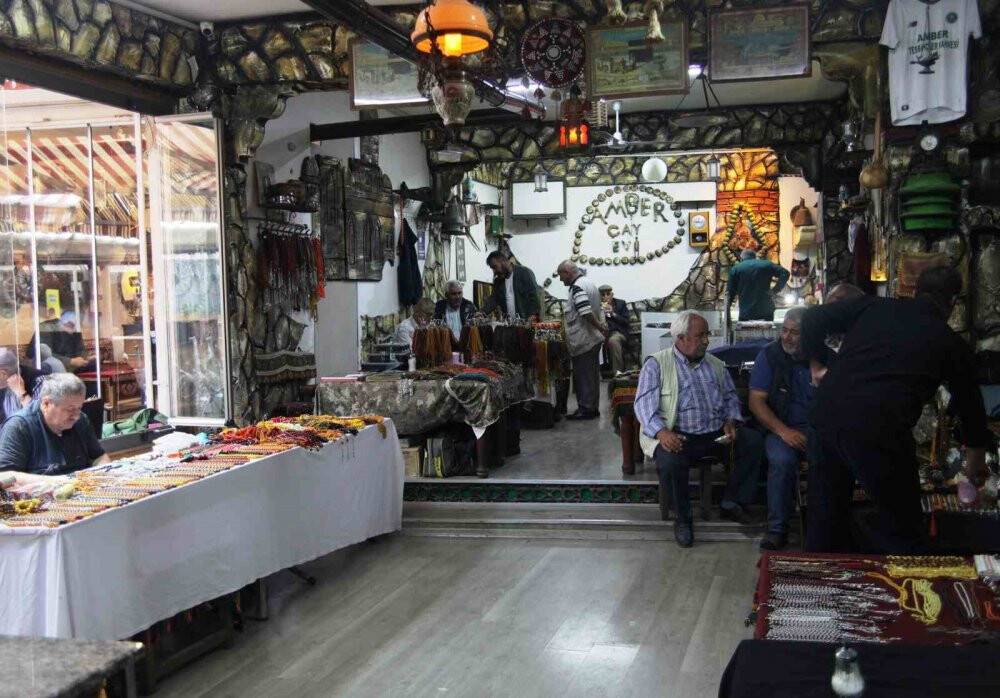 Konya'daki Tespihçiler Kahvesi'nde hem sohbet hem de ticaret var