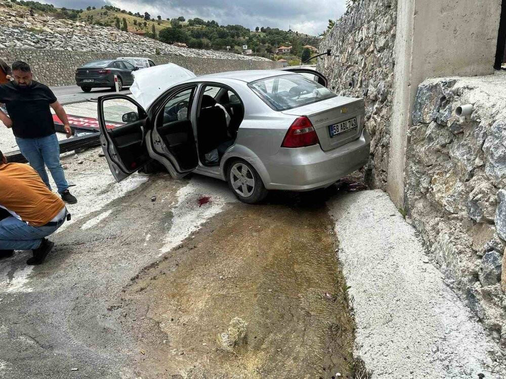 Yozgat’ta iki otomobil çarpıştı: 4 yaralı