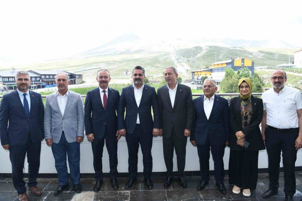 Akar ile Büyükkılıç, Erciyes Yüksek İrtifa Kamp Merkezi’nde incelemelerde bulundu