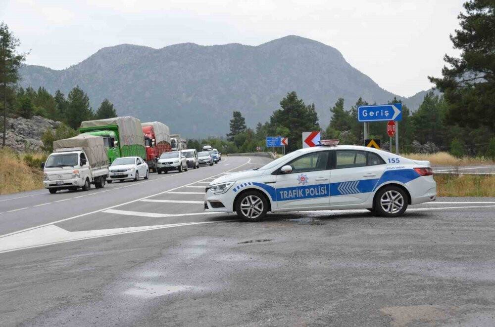 Tatil dönüşü Antalya-Konya Kara Yolu'nda trafik yoğunluğu