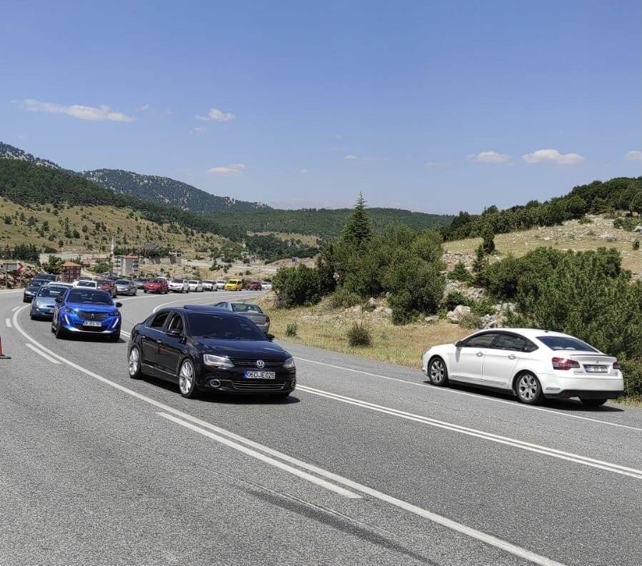 Tatil dönüşü Antalya-Konya Kara Yolu'nda trafik yoğunluğu
