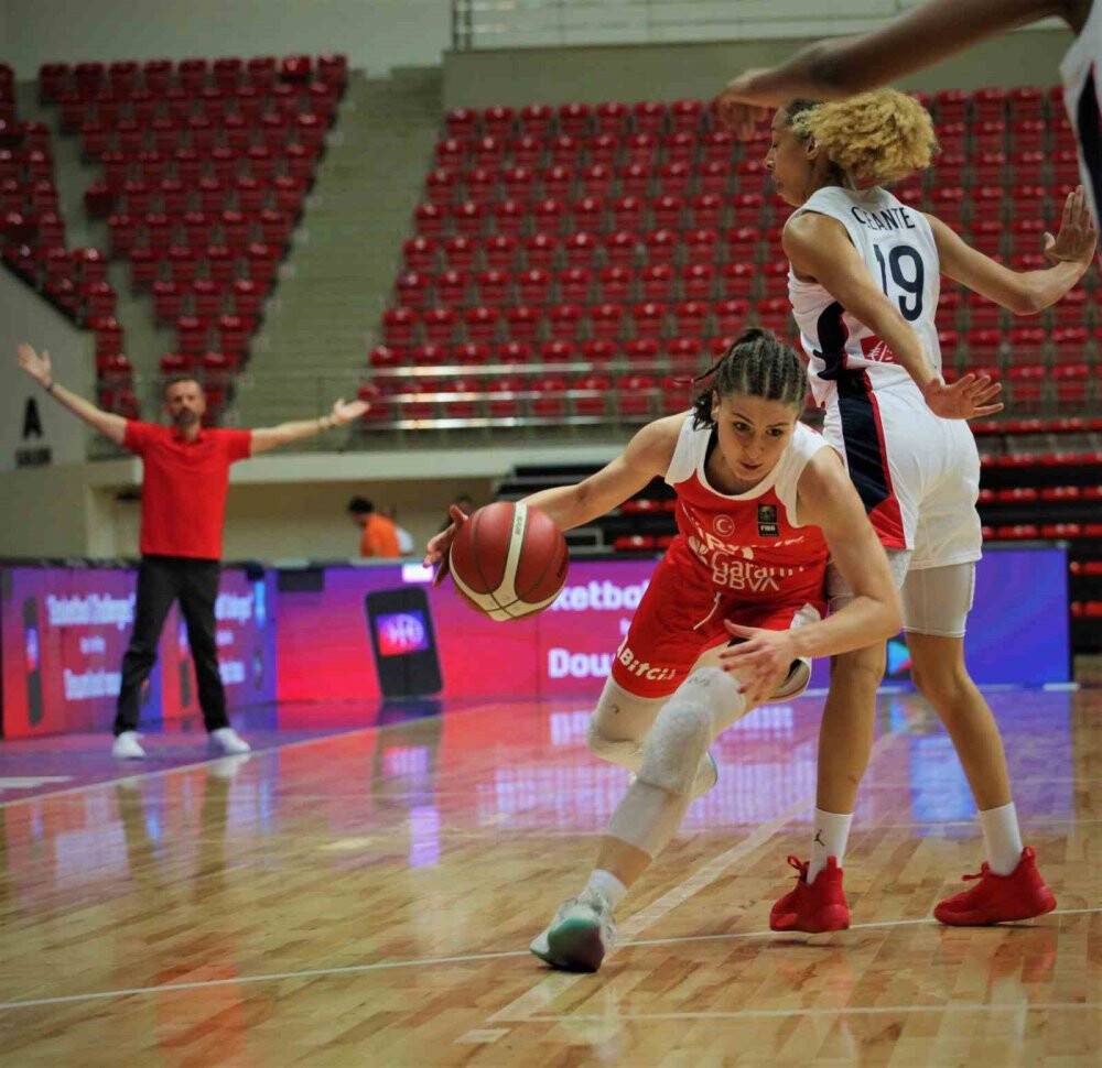 18 Yaş Altı Kız Basketbol Milli Takımı, Fransa’ya mağlup oldu
