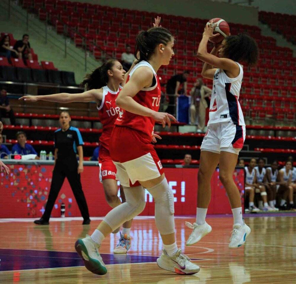 18 Yaş Altı Kız Basketbol Milli Takımı, Fransa’ya mağlup oldu