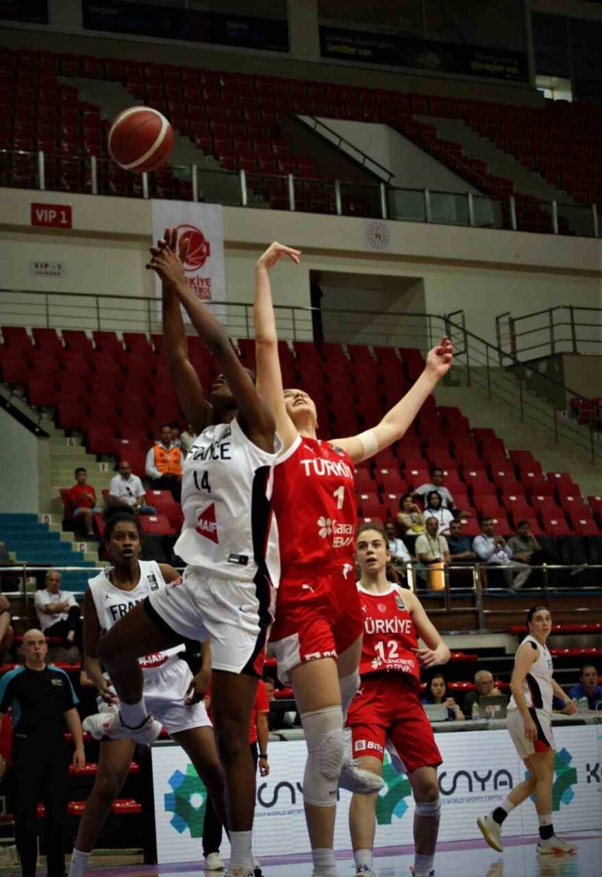 18 Yaş Altı Kız Basketbol Milli Takımı, Fransa’ya mağlup oldu