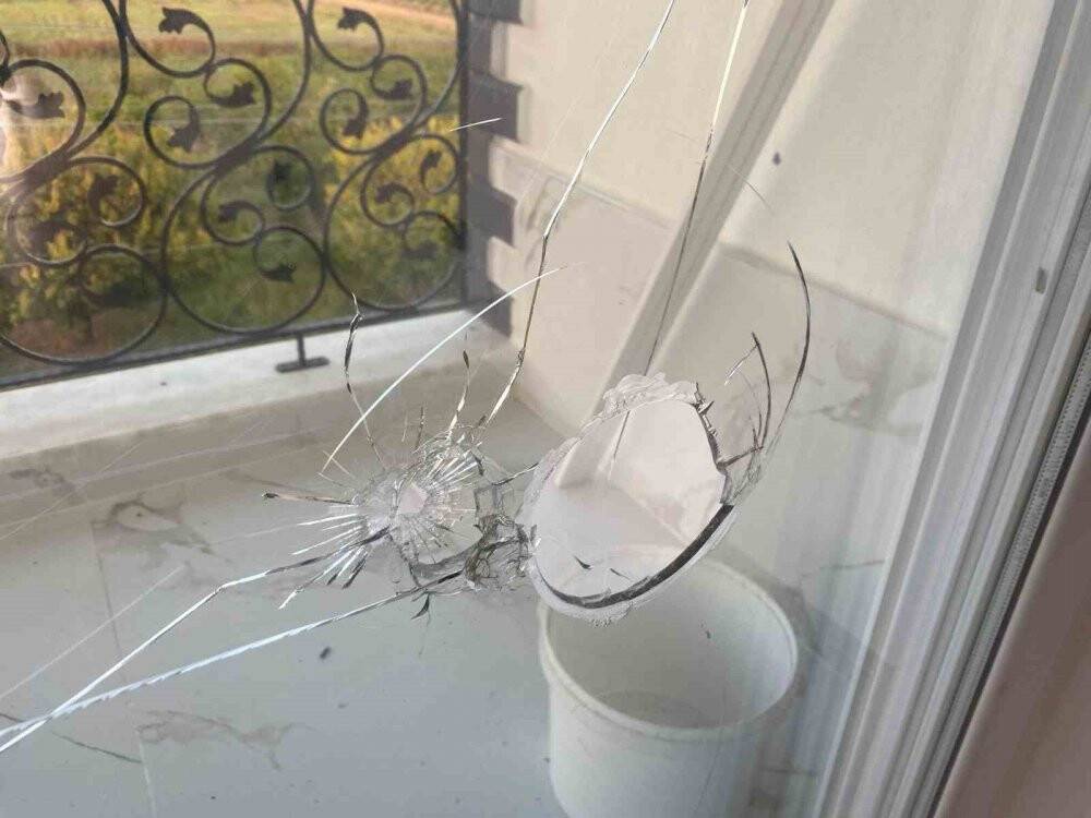 2 çocuk annesi kadın, sabaha karşı evine yapılan pompalı tüfekli saldırıda dehşeti yaşadı