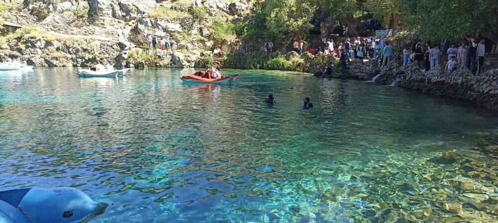 Dünyanın en berrak sularından birine sahip, yerli turistlerin ilgi odağı oldu