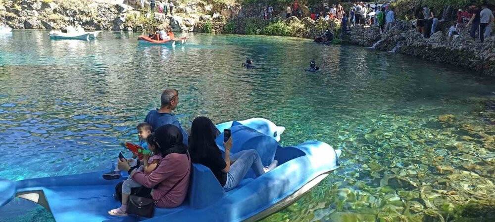 Dünyanın en berrak sularından birine sahip, yerli turistlerin ilgi odağı oldu