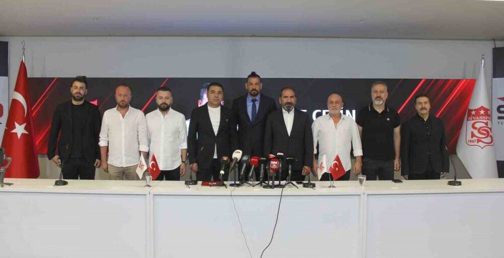 Servet Çetin, Sivasspor’a imzayı attı