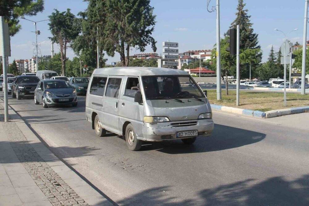 Yeni Konya-Antalya kara yolunda bayram tatili dönüşü yoğunluğu