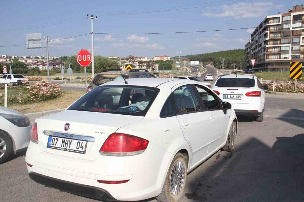 Yeni Konya-Antalya kara yolunda bayram tatili dönüşü yoğunluğu