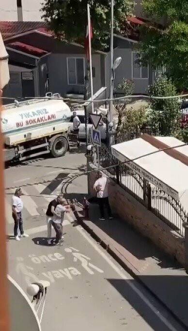 Av tüfeğini doğrulttuğu kişiye bağırarak dehşeti yaşattı, o anlar kameraya yansıdı